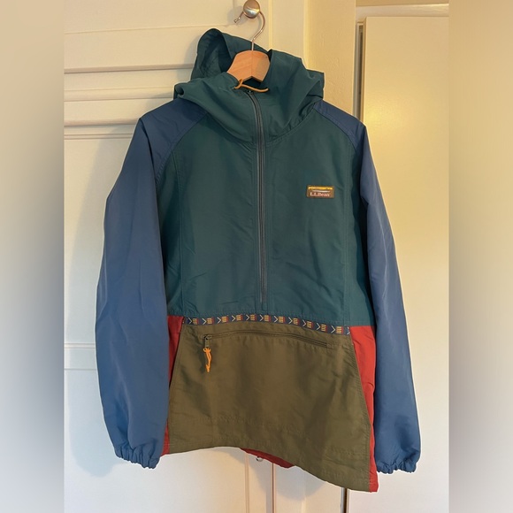 LL Bean 1/2 zip wind breaker. - Picture 1 of 6
